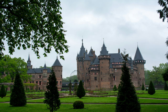 Step into a fairy tale at Kasteel de Haar, where spired towers rise above manicured gardens and timeless stone walls whisper stories of nobility. A dream escape into Dutch history and royal charm. 🏰