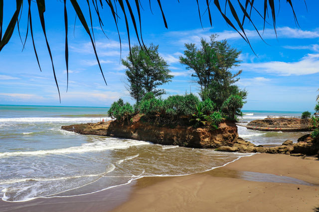 Sungai Suci Beach (Pantai Sungai Suci) is one of the most beautiful toursim in Central Bengkulu Regency. It has a small island that lied not far from the coastline of the beach.