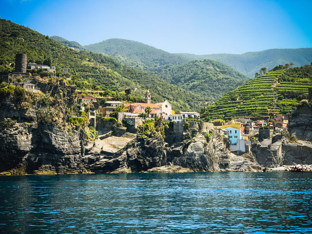 houses near body of water during daytime