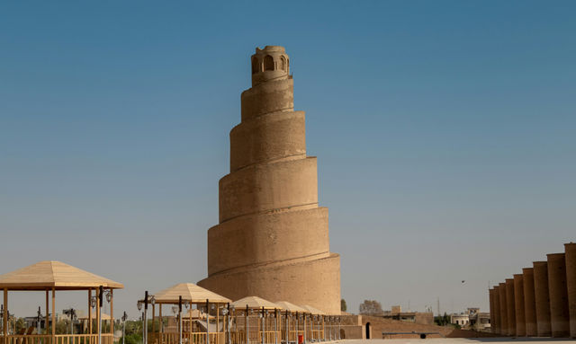 A very tall building sitting in the middle of a desert
