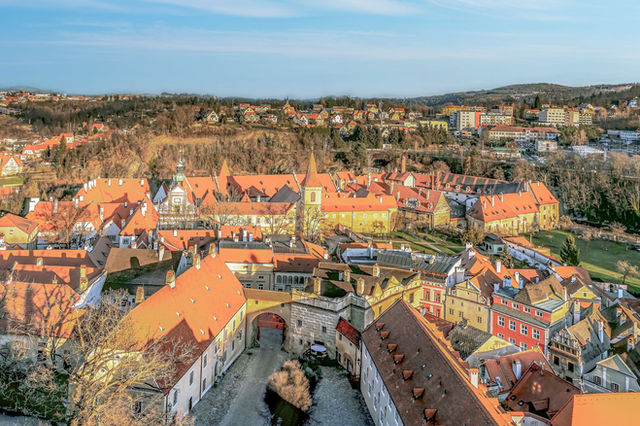 Stunning aerial view of Český Krumlov showcasing vibrant orange rooftops and medieval architecture.