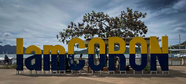 Large iamcoron sign by the water