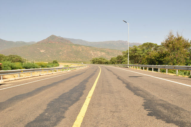 This is the deadly Kainuk-Lodwar highway. the road links the western part of Kenya towards South Sudan. it is very  dangerous to travel along this road.