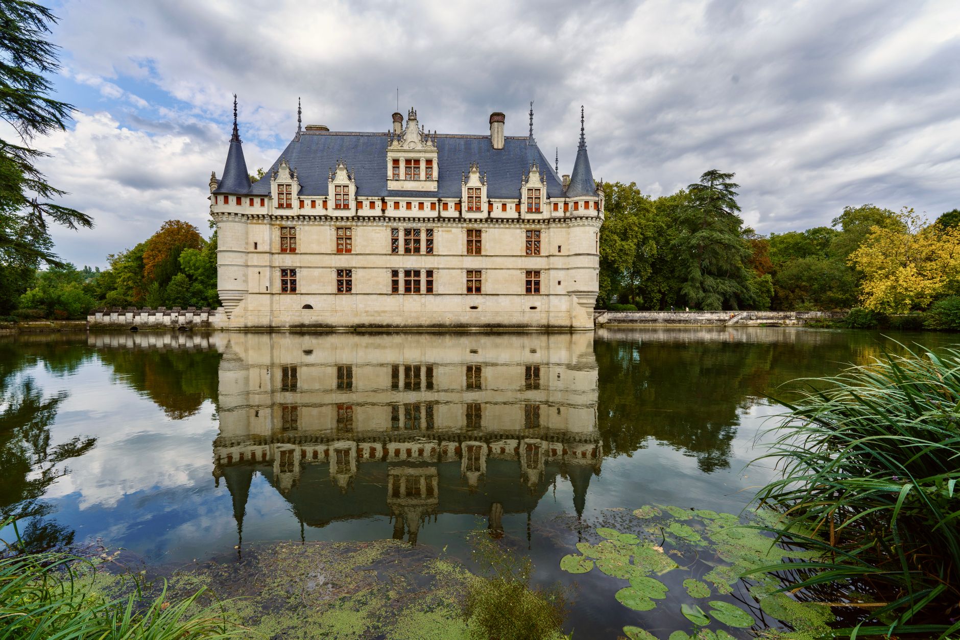 Château d'Azay-le-Rideau reflected in the Indre, Loire Valley