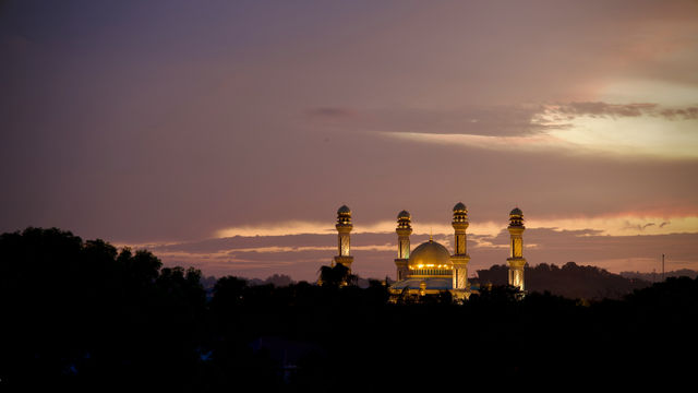 a picture of a building that is lit up at night
