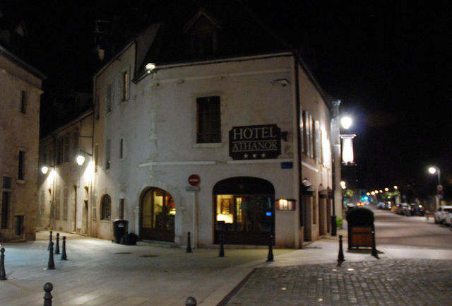 Burgundy — photo 17