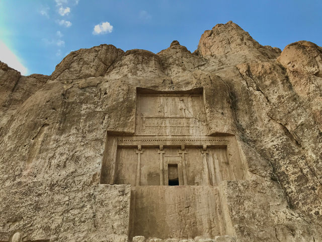 Naqsh-e Rostam , Darius monument