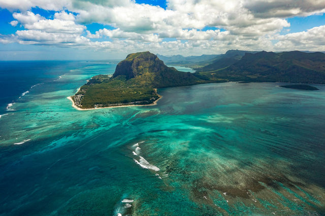 Mauritius Underwater Waterfall