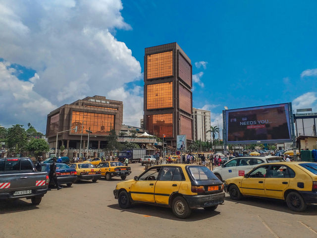 image of road traffic at the "poste centrale" crossroads in Yaounde, Cameroon
