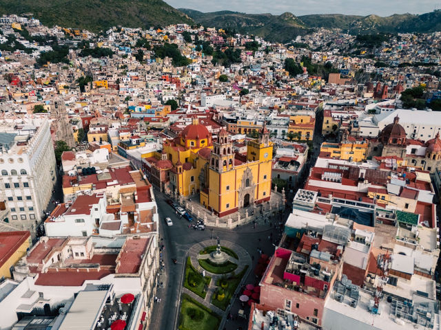 Aerial view of Guanajuato, Mexico, showcasing vibrant historic architecture and cityscape.