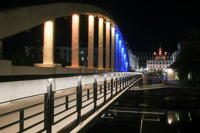 Tartu’s Freedom Bridge (Vabadussild) spans the Emajõgi River, linking the city center with Ülejõe. Sleek and modern, it offers scenic views of riverfront parks and nearby landmarks. Popular with pedes