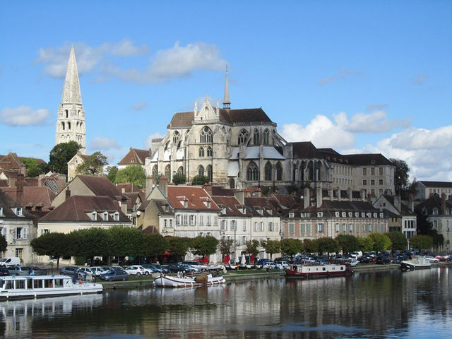 Burgundy — photo 2