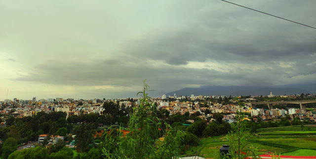 Atardecer desde el parque Selva Alegre en la ciudad de Arequipa.