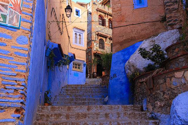 Explore the picturesque blue alleyways of Chefchaouen, Morocco, showcasing vibrant facades and cultural charm.