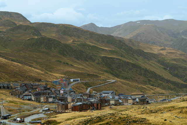 Ville du Pas de la Case entre les montagnes
