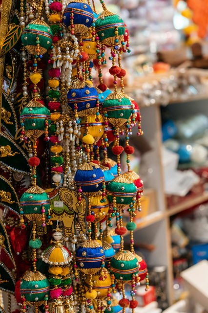 Lacquer bangles hung in tiers