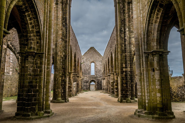 Explore the stunning ruins of an ancient abbey in Brittany, revealing majestic Gothic architecture.