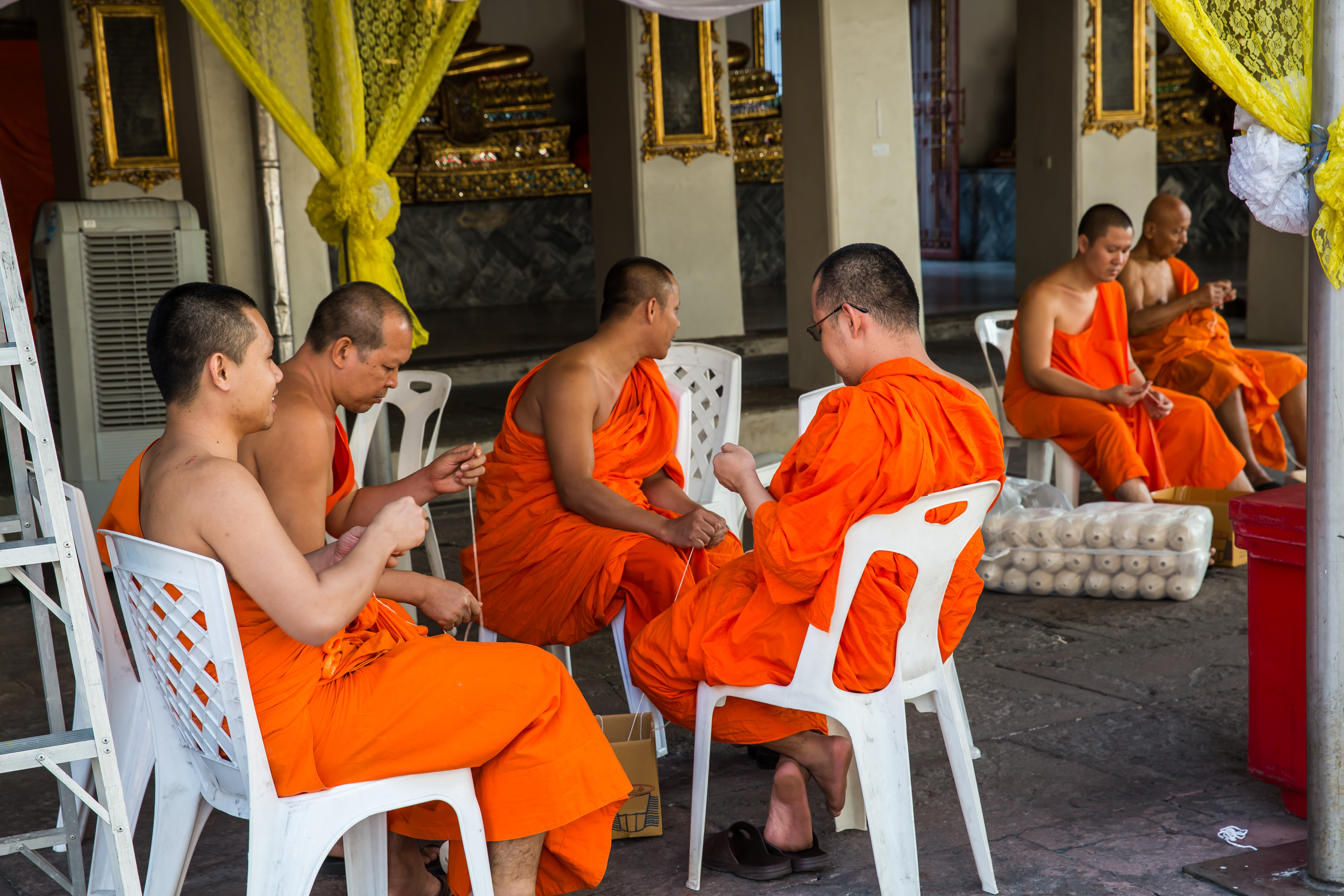 Buddhist monks at Wat Pho, Bangkok