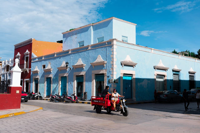 Colorful colonial architecture and daily life captured in San Francisco de Campeche, Mexico.