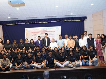 The Student Helping Hands organization organized the publication of the organization's annual report and a symposium on the topic "Changing Higher Education and Migrant Students".