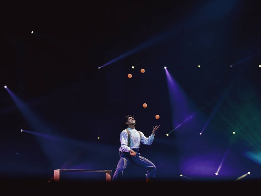 Alejandro Escobedo, Cirque de Demain, Cirque Cosmique, Les Balles Perdues