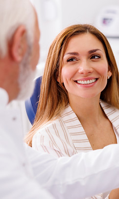 dentist-and-patient-looking-at-jaw-x-ray-2026-01-08-08-25-53-utc.jpg