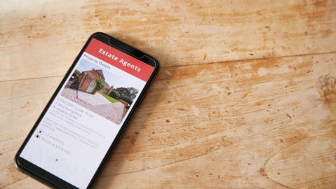 How a Real Estate Virtual Assistant Can Save a Real Estate Agent Time on Social Media