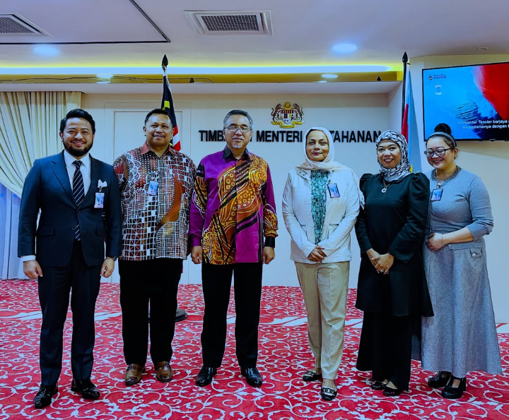 Exco CDIM members led by CDIM President pays courtesy call to YB Adly Zahari, Deputy Defen