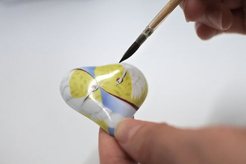 Painting crane motif for ring box
