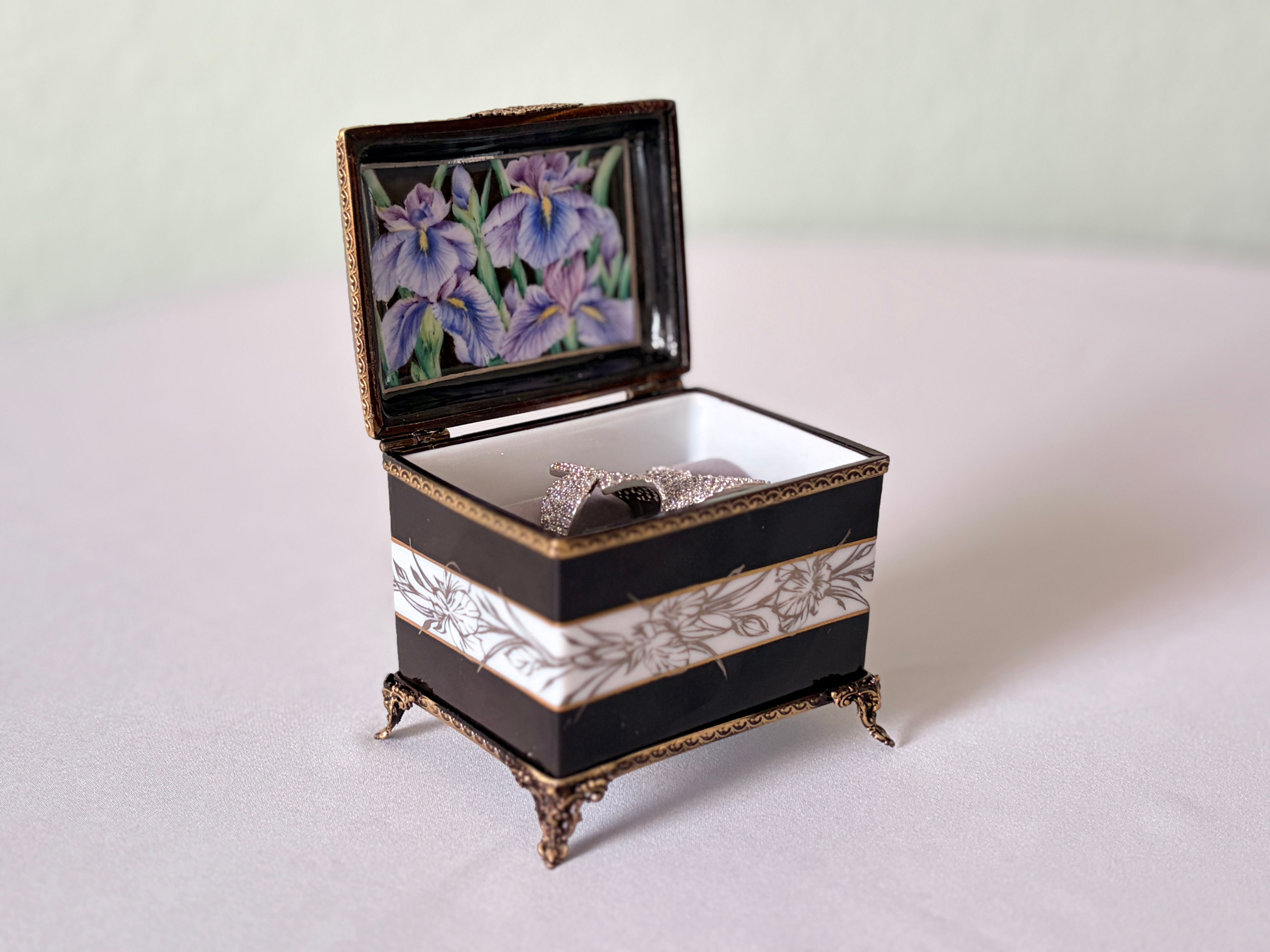 Handmade Porcelain Ring Box | Hokaku Iris x Platinum