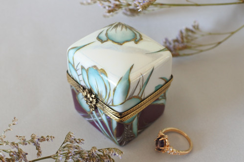 Handmade Porcelain Ring Box | Blue Green Iris x Violet | YUKO Handmade Porcelain Ring Box | Blue Green Iris x Violet | YUKO