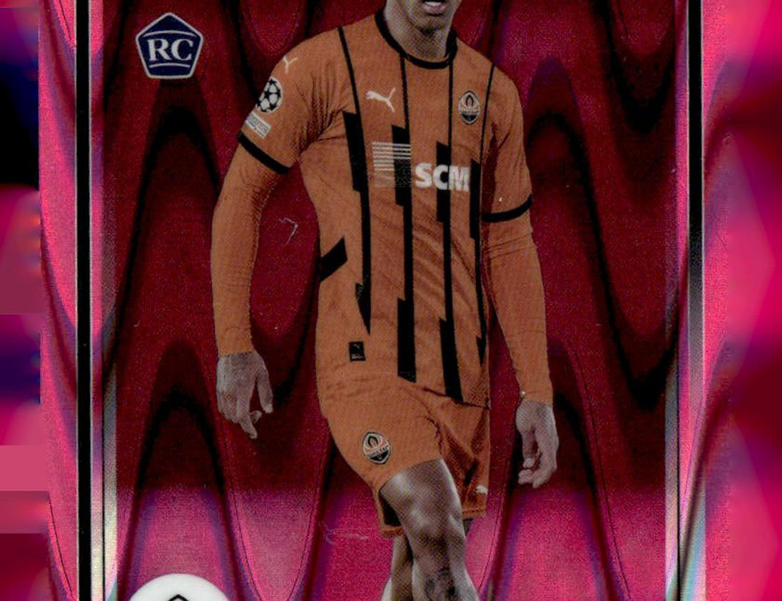 2024-25 Topps Chrome UCC #167 Vinícius Tobias Neon Pink RayWave Refractor #/175