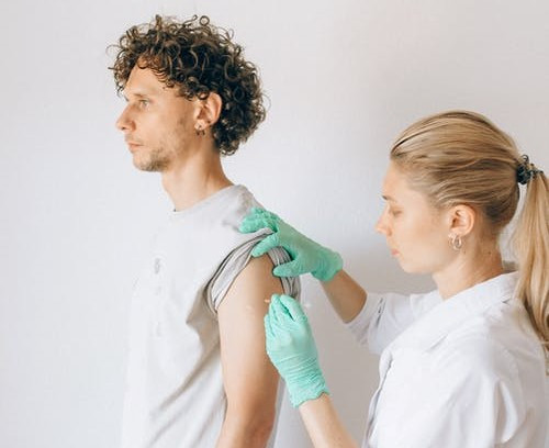 Man uses fake arm to get vaccine