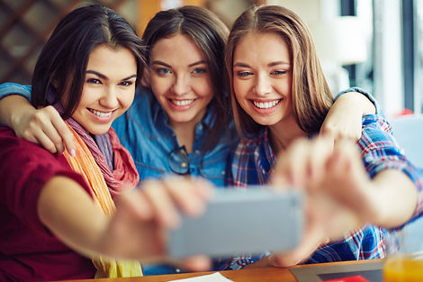 storyblocks-friendly-girls-making-selfie