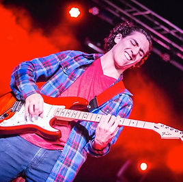 Freeway Music is the Midlands of South Carolina’s premier music school. With convenient locations in person and online, Freeway offers private guitar lessons for every age and every level of musical ability.