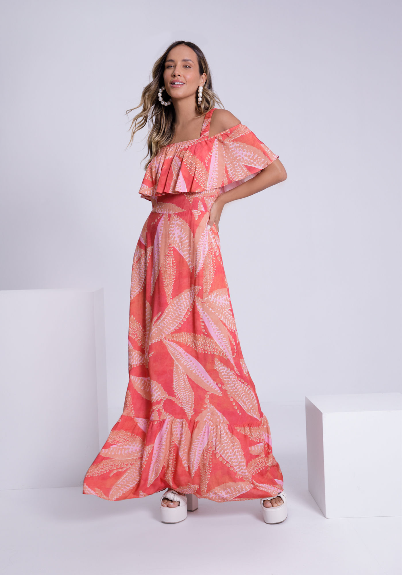 Vestido Longo em Viscose com Babado Decote