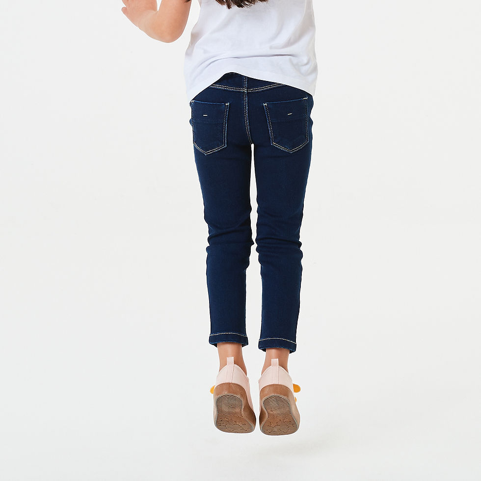 Thumbnail: Girls Pull on Jeans