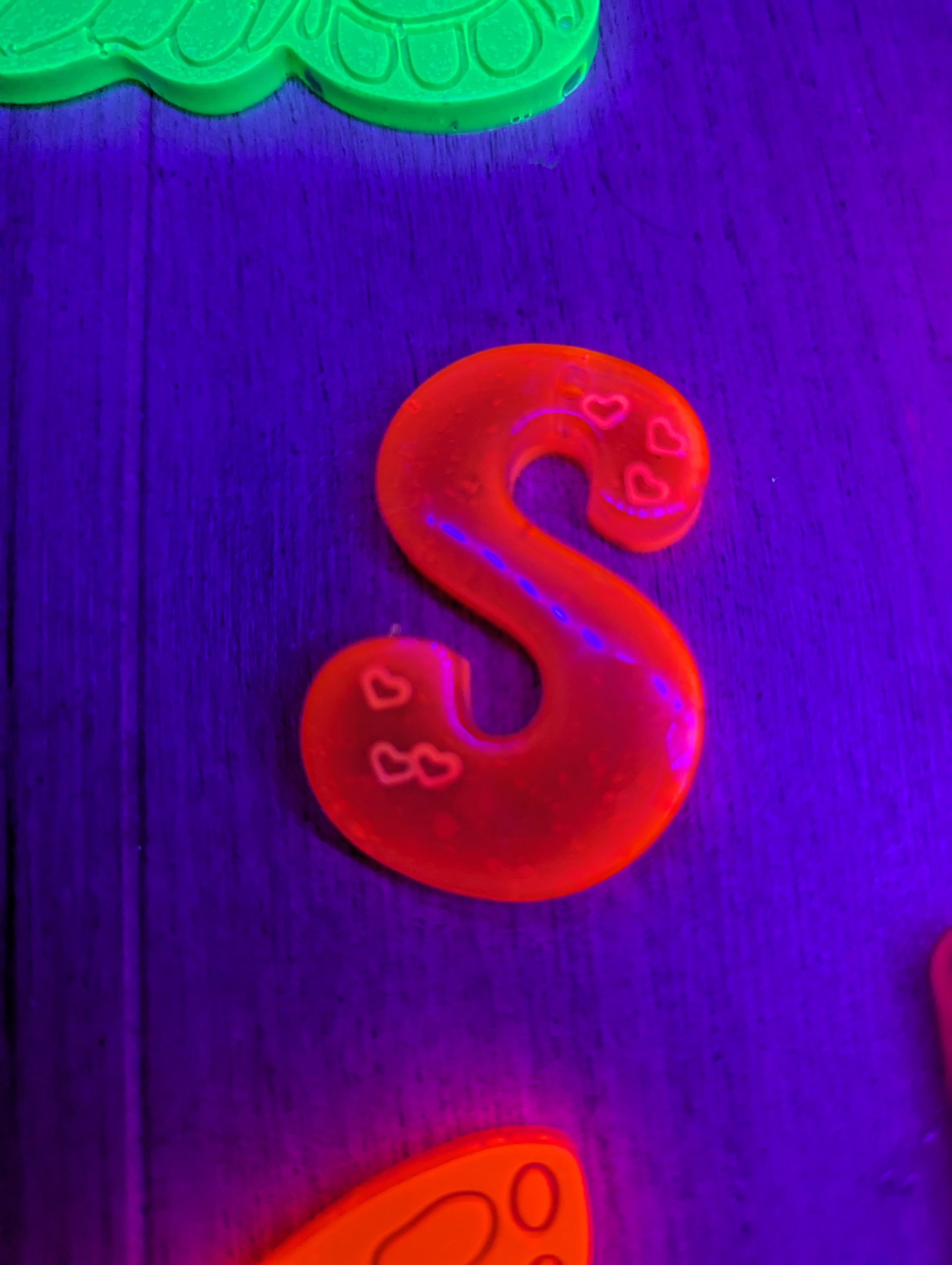 UV Letters Kay chains