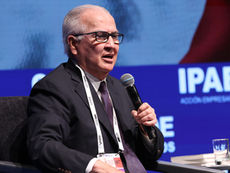 López Chau promete convertir la informalidad en economía formal mediante una reinscripción continua.