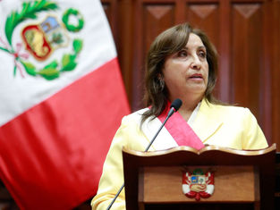 Dina Boluarte solicita autorización para viajar a Roma y participar en la misa del papa León XIV