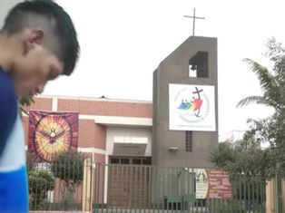 Ladrones irrumpen en plena misa y asaltan a sacerdote y feligreses.