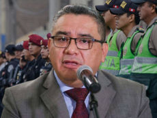 Ministro del interior pone en debate el uso de prisiones para policías en lugar de delincuentes.