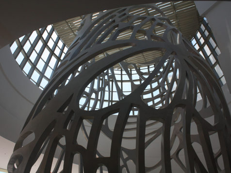 The client requested a high-level artwork in the lobby. Although the client provided the design, our company, with rich experience, not only made the artwork according to the design, but also made reasonable changes for safety to ensure that the artwork not only has a high sense of art, but also has excellent stability and safety. The entire project was completed in just 2 months, meeting all the client's requirements for artistry, safety and durability. In the end, the client was very satisfied with our work and the artwork successfully became the highlight of the lobby.
