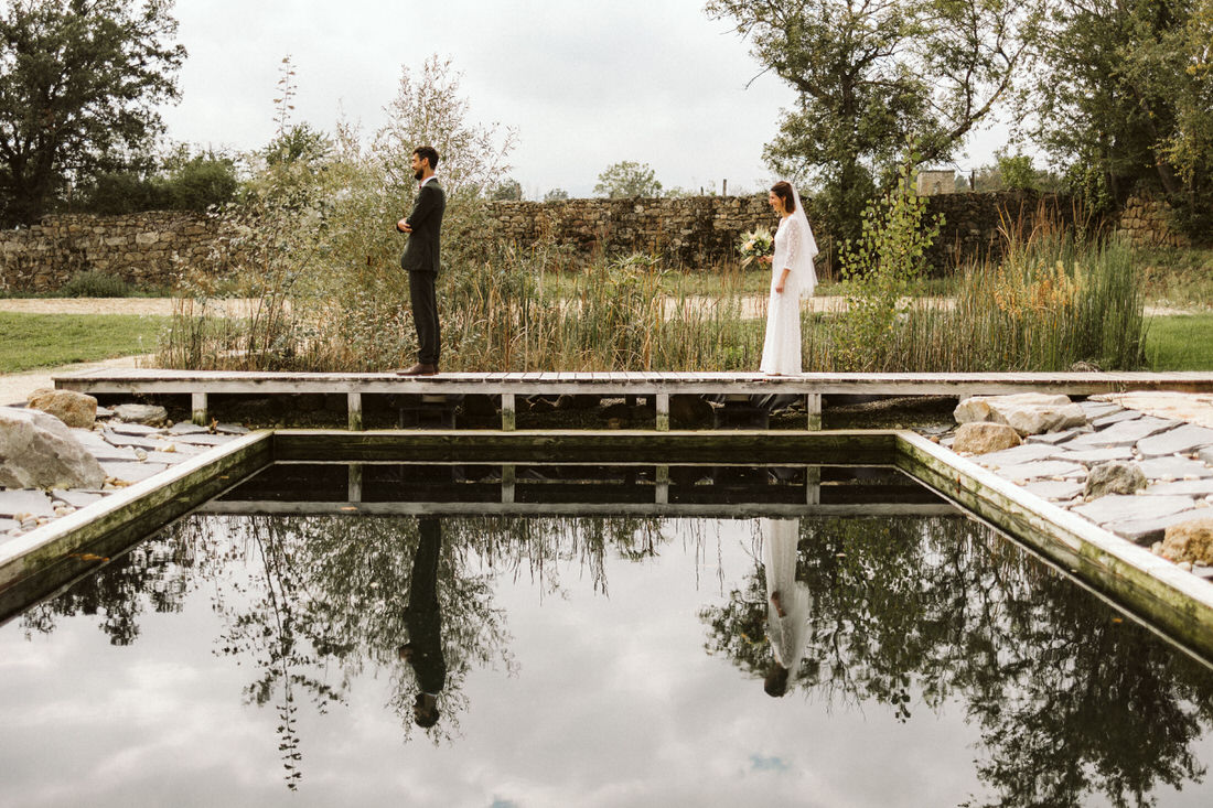 photographe mariage Manoir de Munas first look couple Ardèche