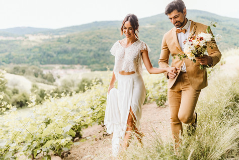 mariage séance couple domaine de vavril vignes naturel authentique écolo chic bouquet fleur robe fabienne alagama