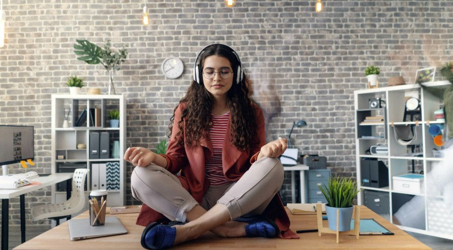 woman-meditating-at-work-mind-alchemy-mental-health