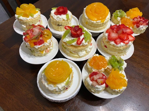Sponge Cake w/ Fruit Topping