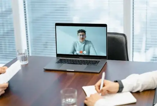 LinkedIn AI Content vs Human Content 2026: Finding the Right Balance