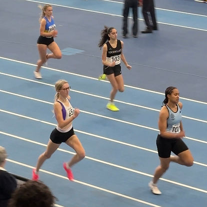Bethany finishing her 200m. Photo by Lewis Parsons