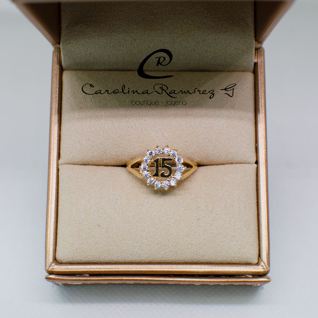Anillo en Oro 18K - Diseño Clásico de Quinceañera con Brillantes
